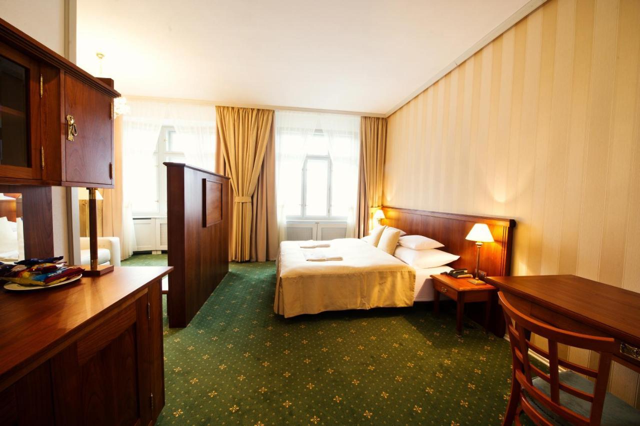Hotel Slávie Pelhřimov Esterno foto