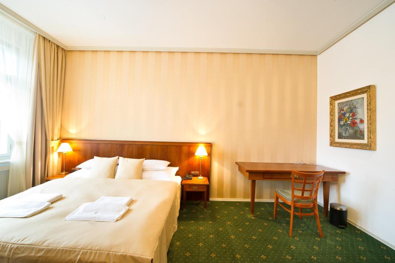 Hotel Slávie Pelhřimov Esterno foto